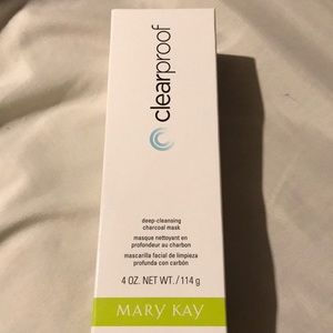 Deep-cleaning charcoal mask